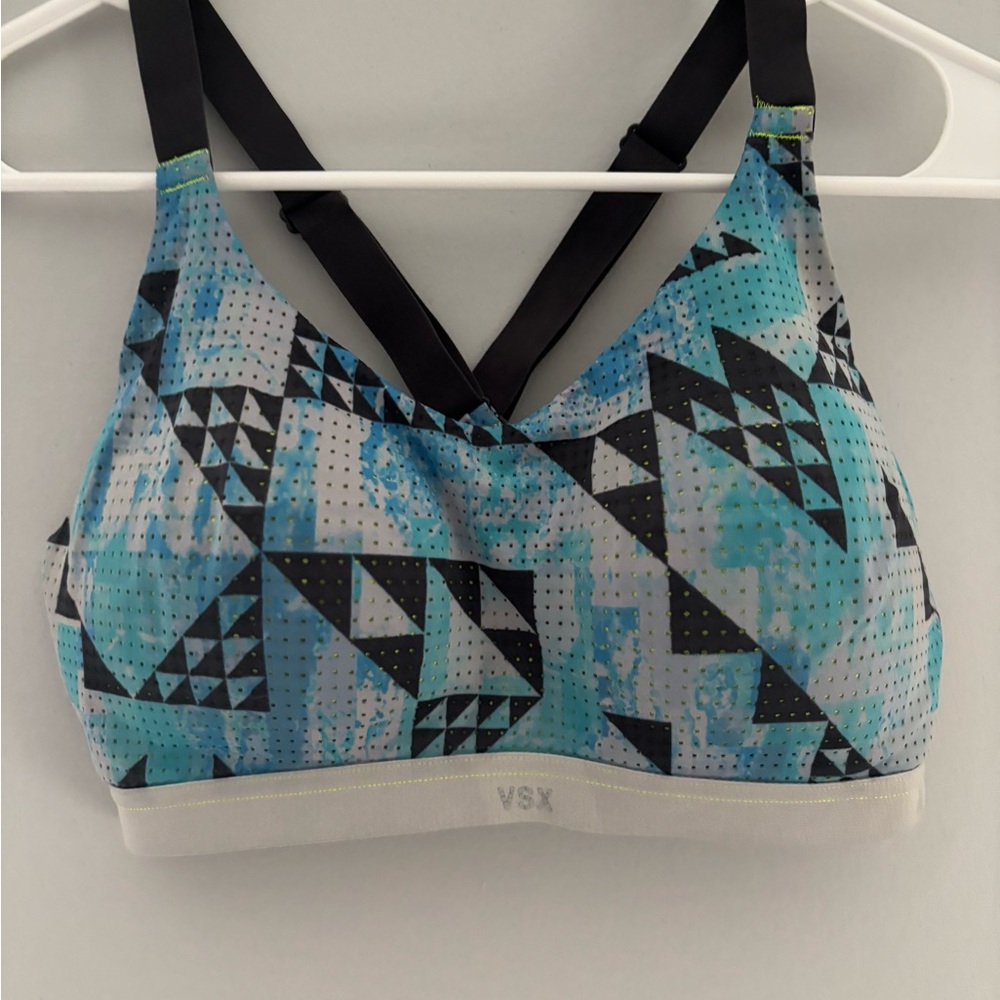 Victoria’s Secret sports bra. Size (34D)
